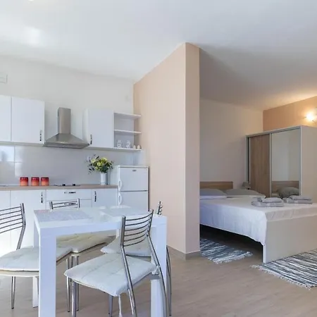 Bella Apartamento Selca (Brac)